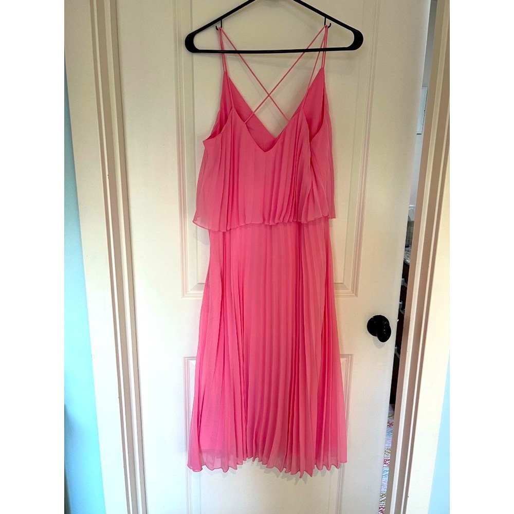 A magical pink dress to add to your wardrobe!🪄💓 The brand is Asos, size 8